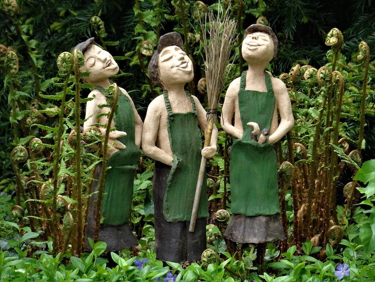 Statues in garden Community at Sheila van Tol counselling
