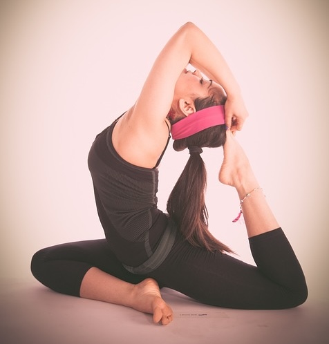 Woman contorting herself with Sheila van Tol counselling